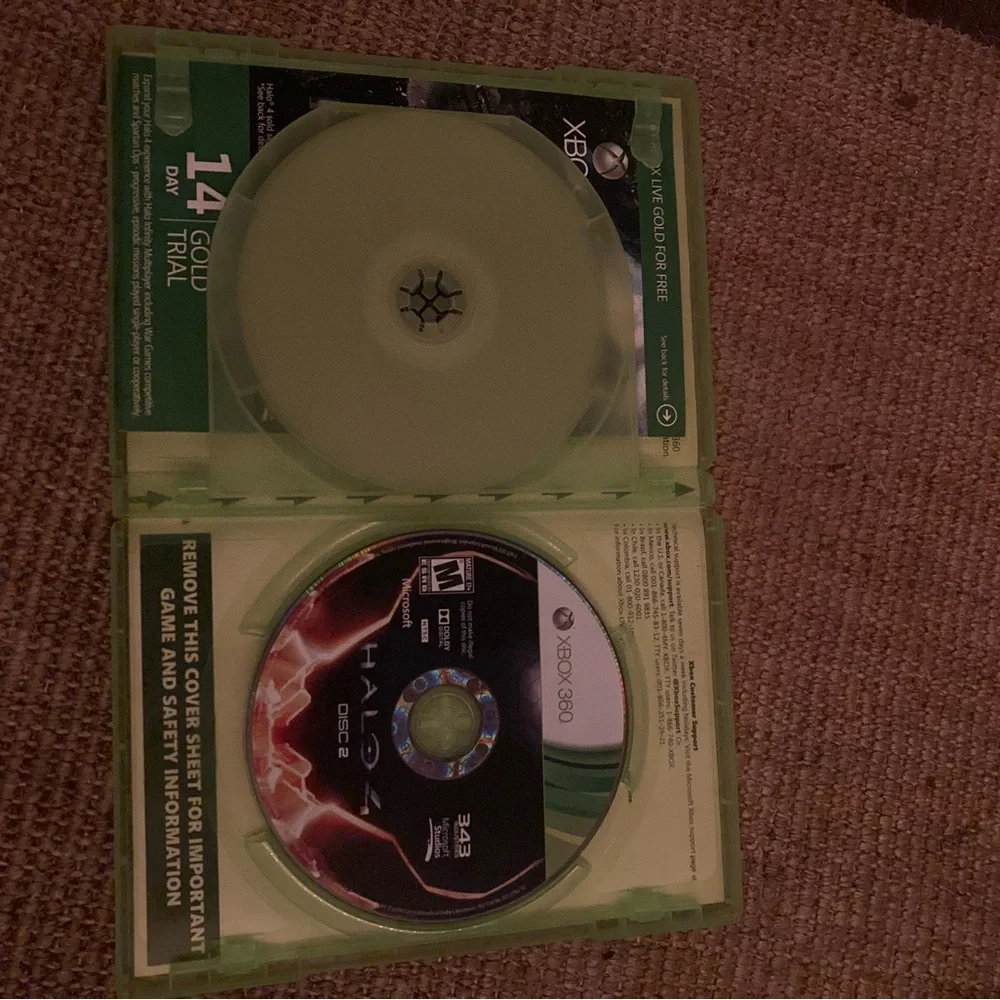 Microsoft Halo 4 for Xbox 360 - Green and Black Case